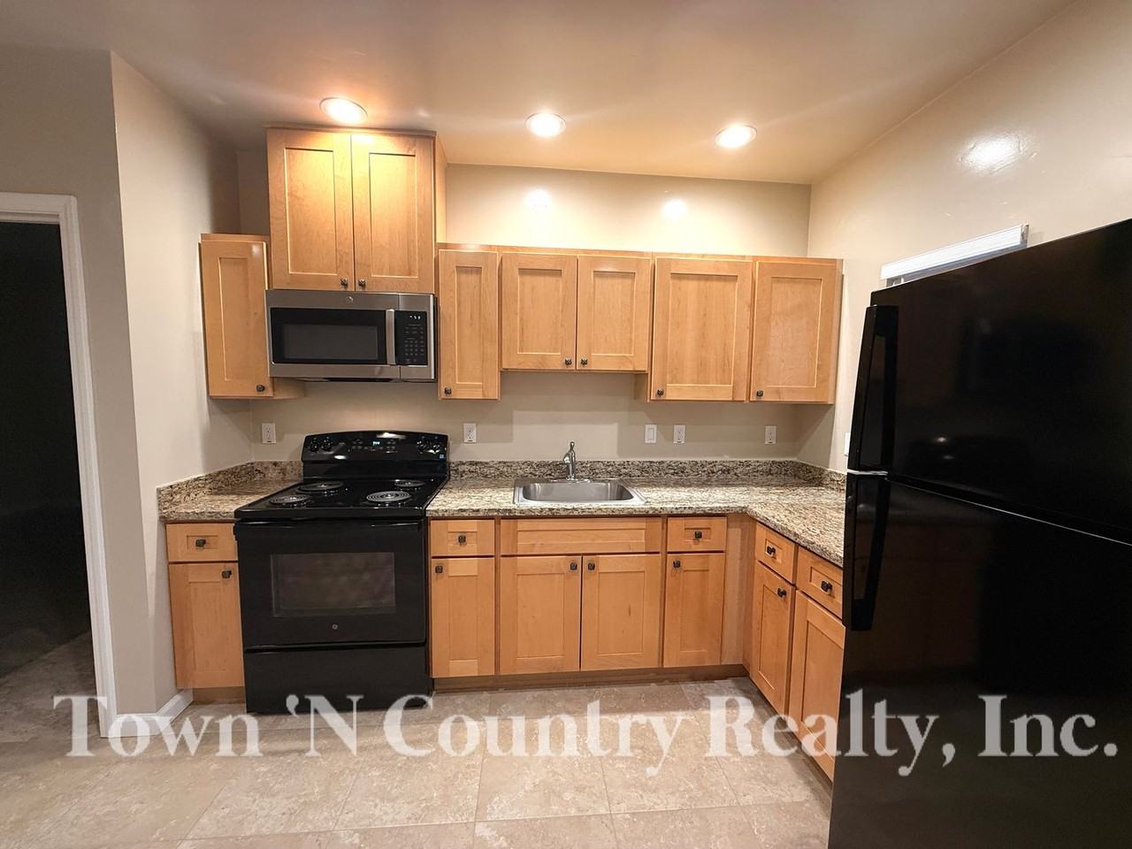 613 Archer St #B - Photo 2 of 11