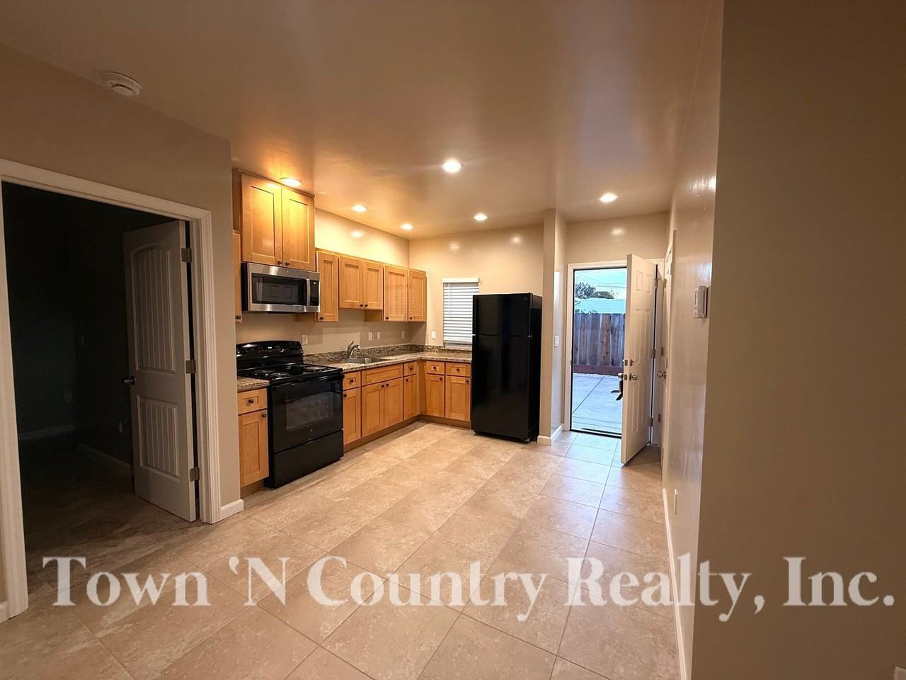 613 Archer St #B - Photo 3 of 11