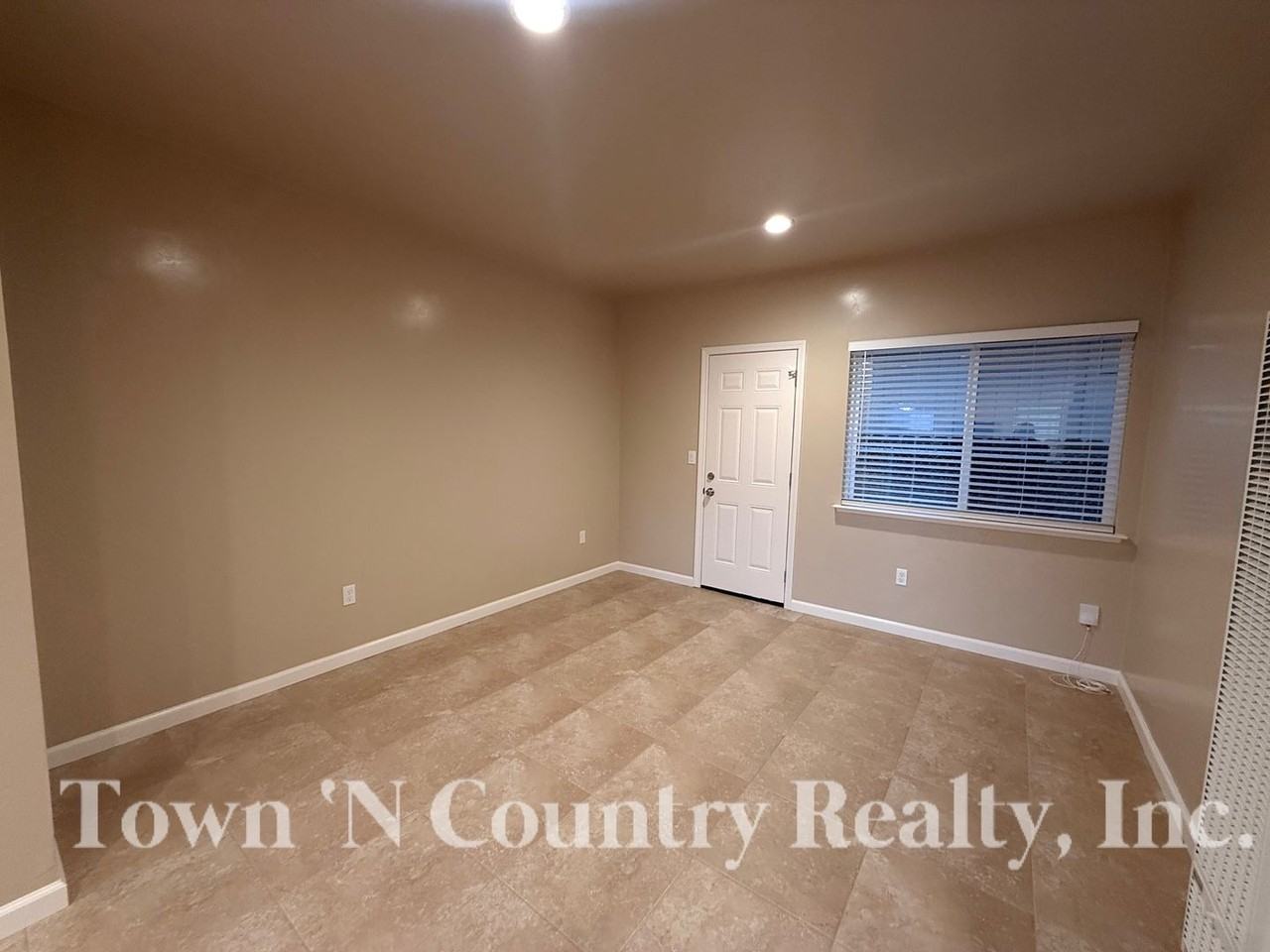 613 Archer St #B - Photo 4 of 11