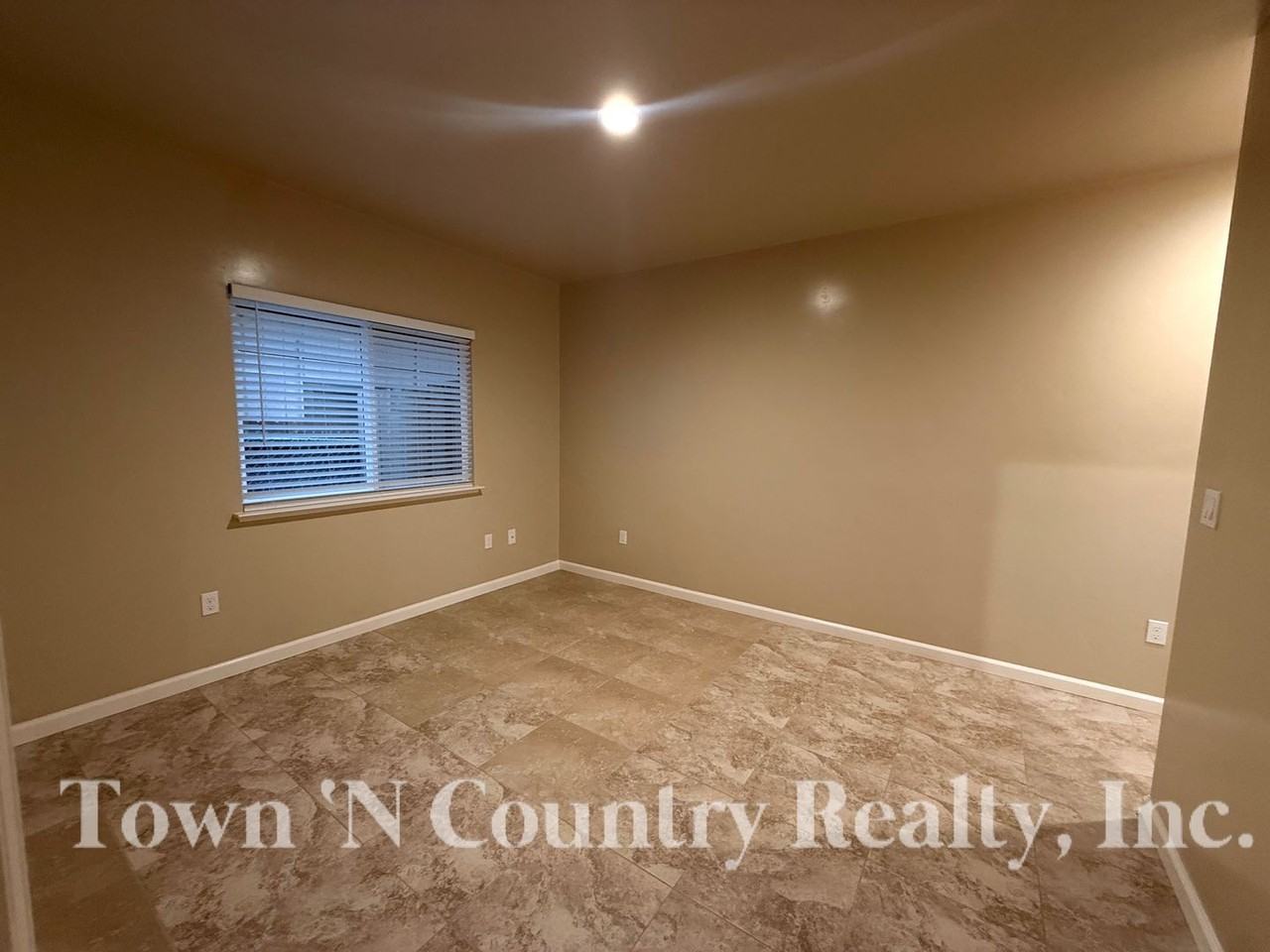 613 Archer St #B - Photo 7 of 11