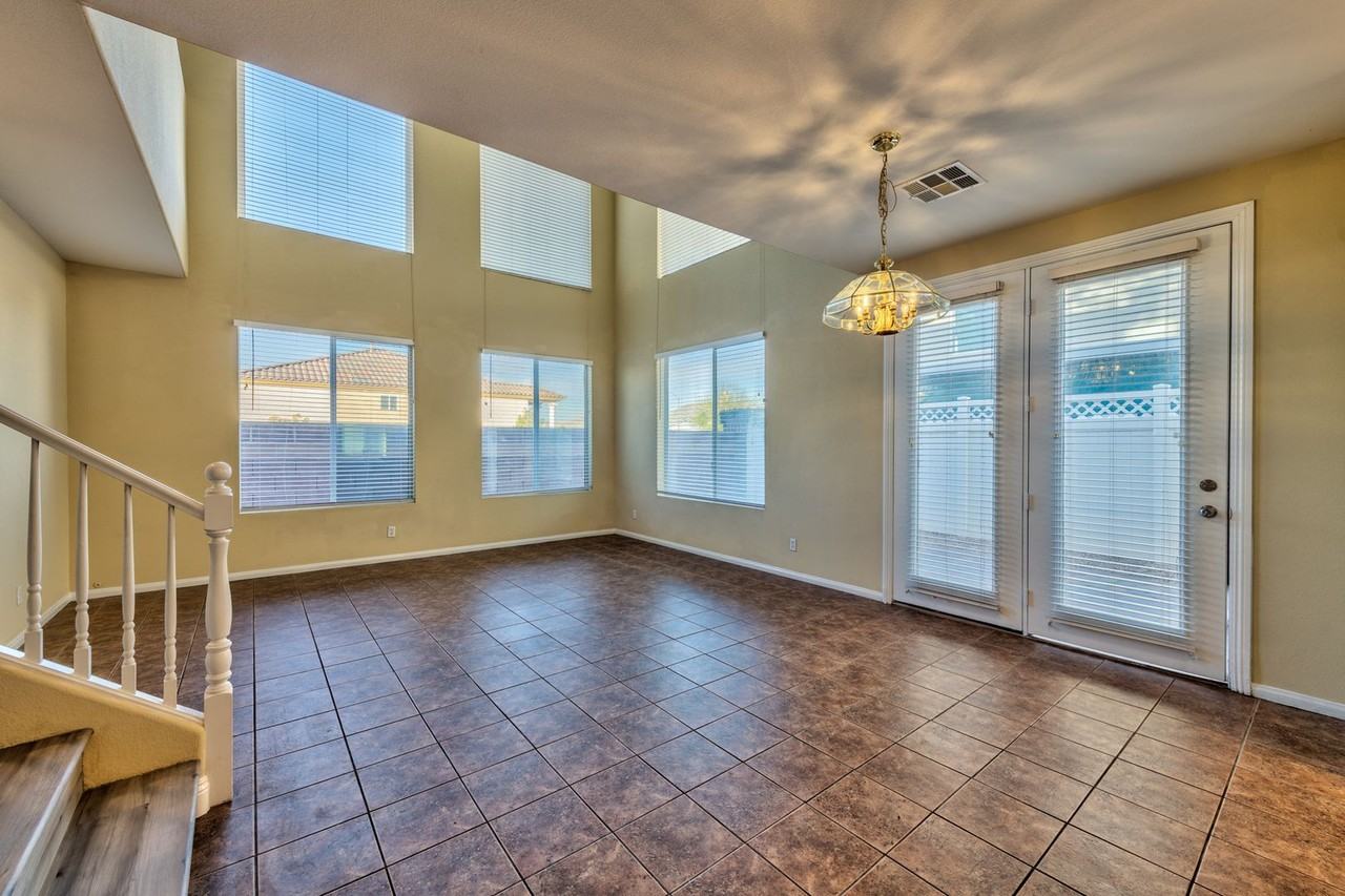 6236 Huntington Ridge Ave - Photo 2 of 16