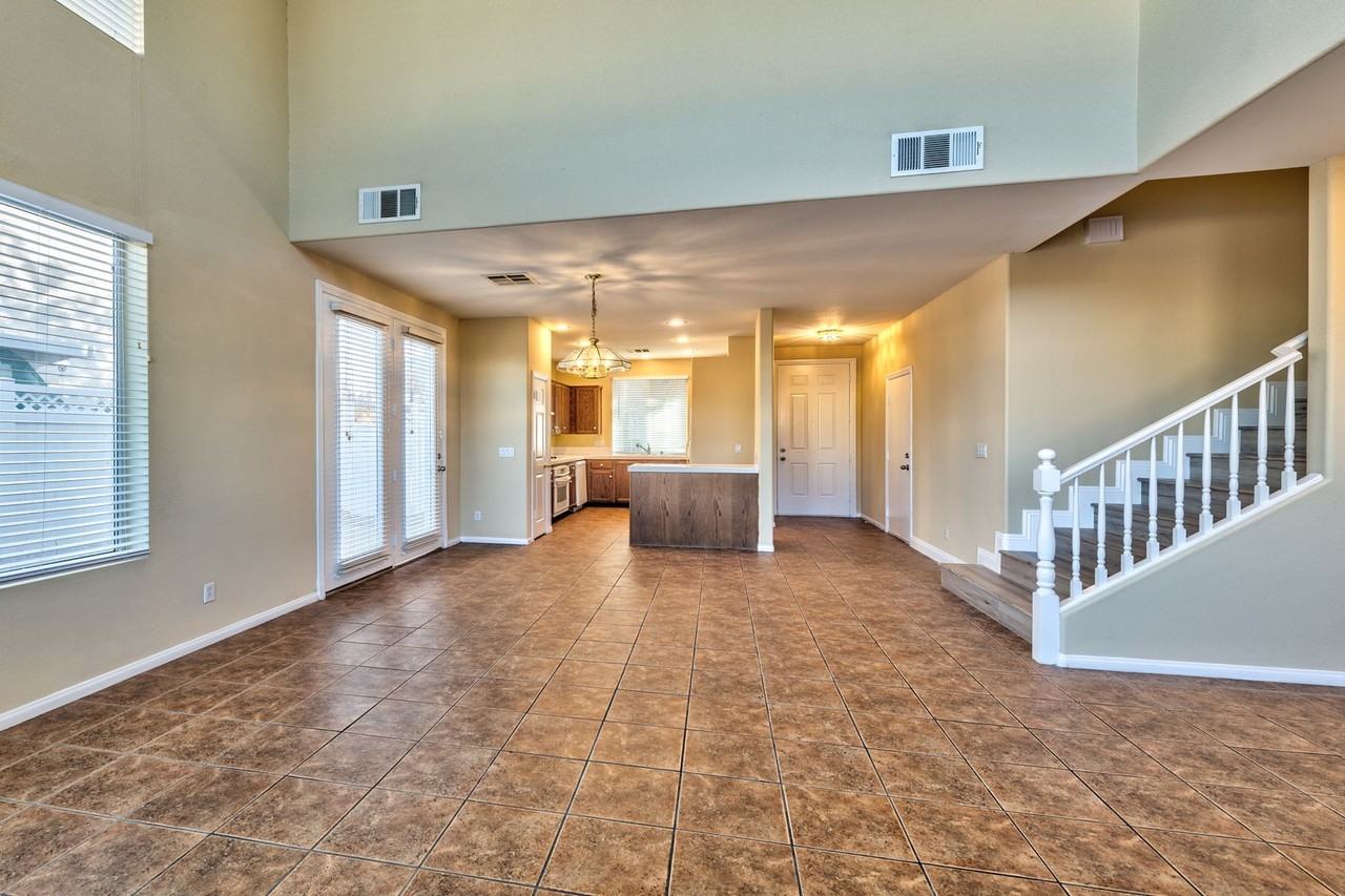 6236 Huntington Ridge Ave - Photo 3 of 16