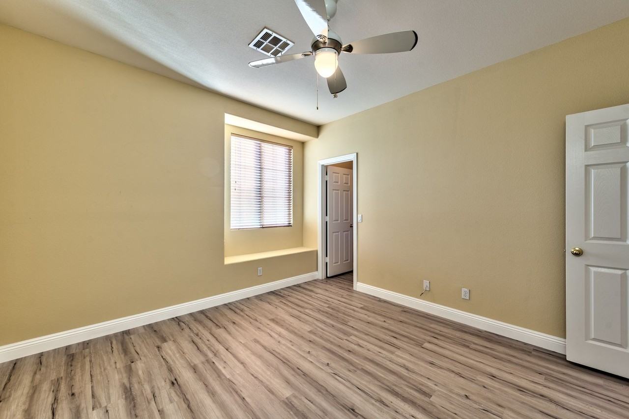 6236 Huntington Ridge Ave - Photo 6 of 16