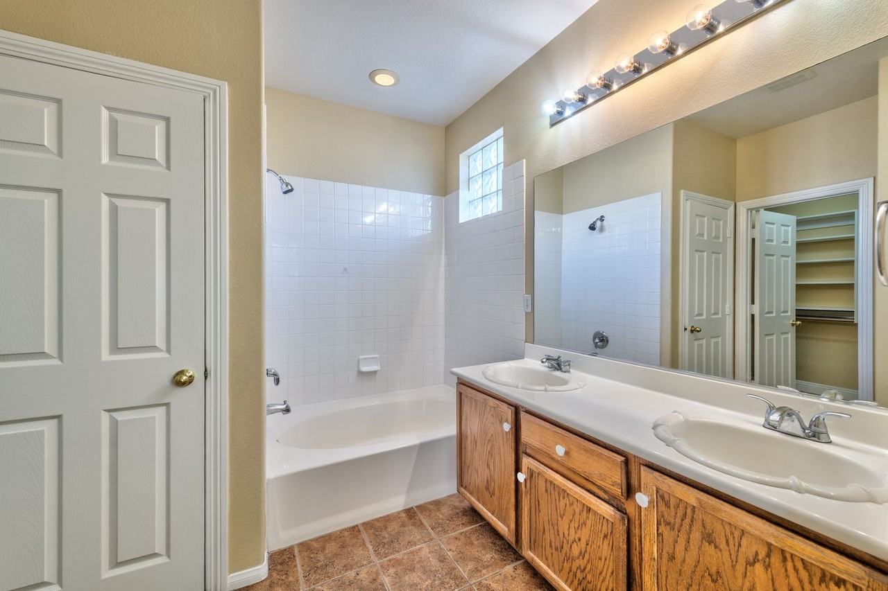 6236 Huntington Ridge Ave - Photo 7 of 16