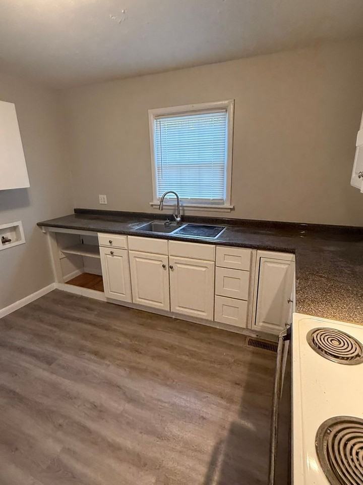 1708 Lenland Ave - Photo 5 of 12