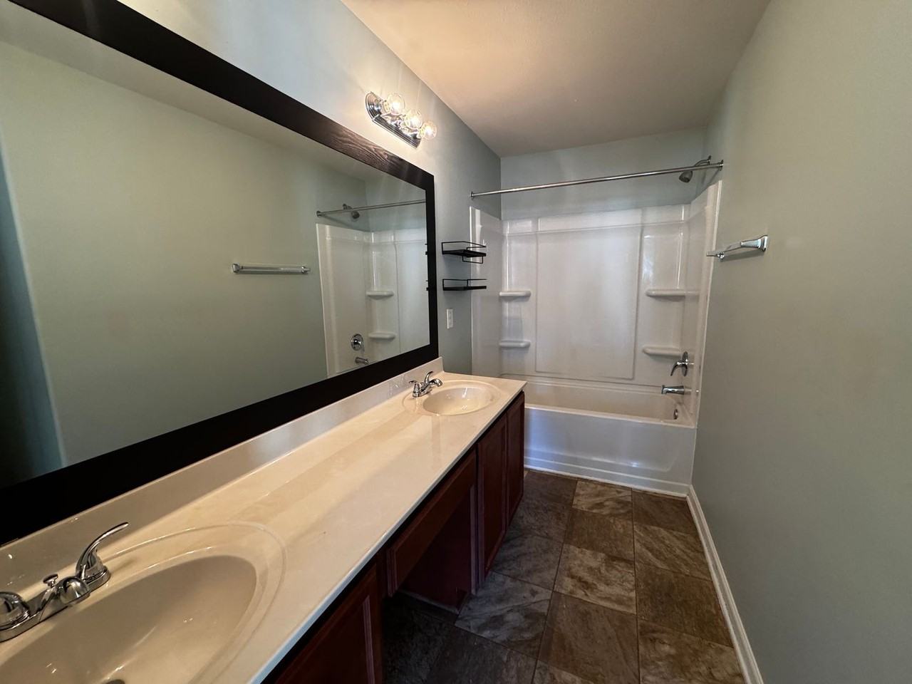 3921 Village Park Ct - Photo 7 of 12