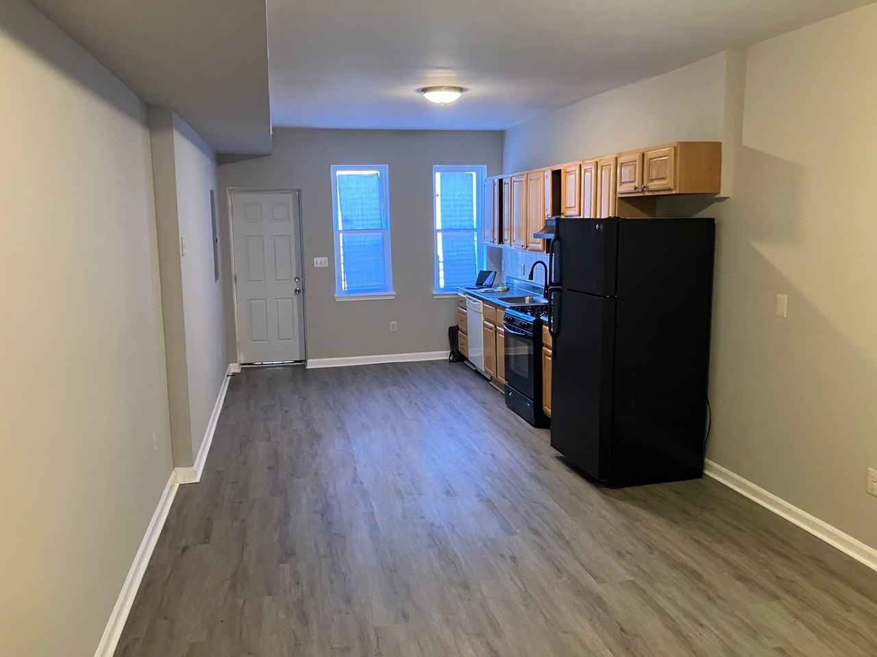 420 N Montford Ave - Photo 3 of 11