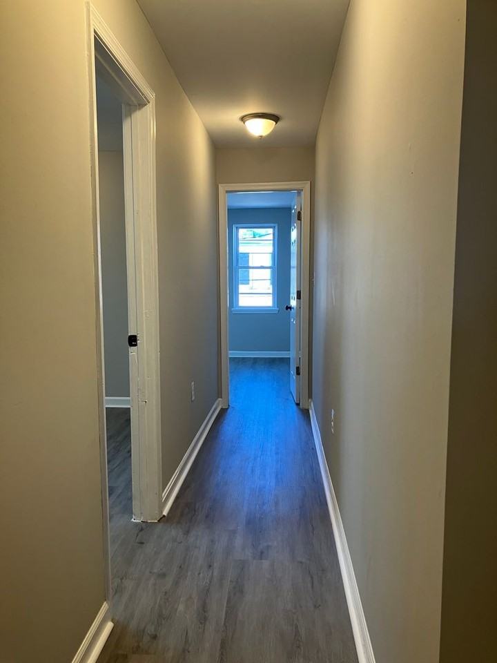 420 N Montford Ave - Photo 5 of 11