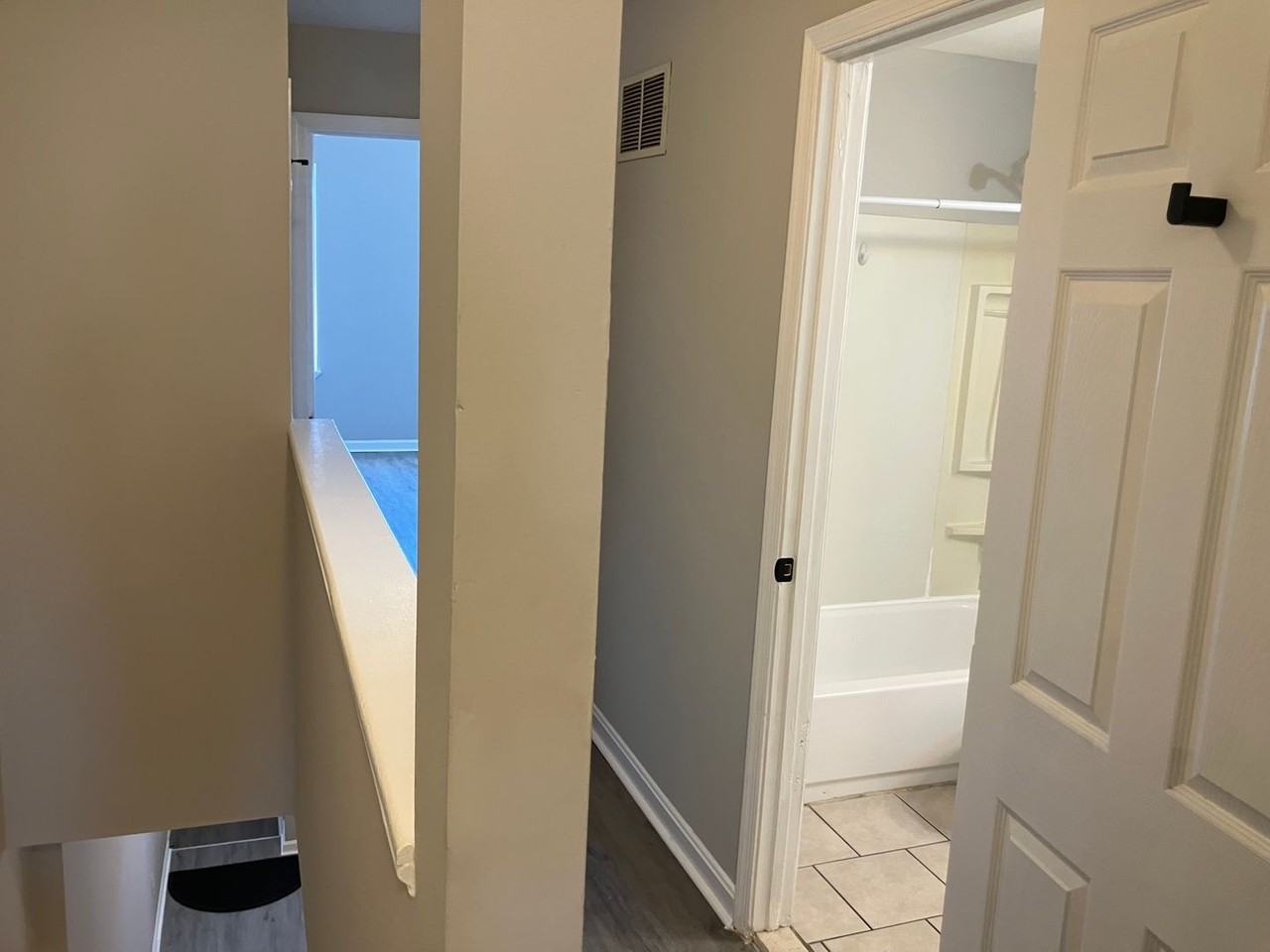 420 N Montford Ave - Photo 7 of 11