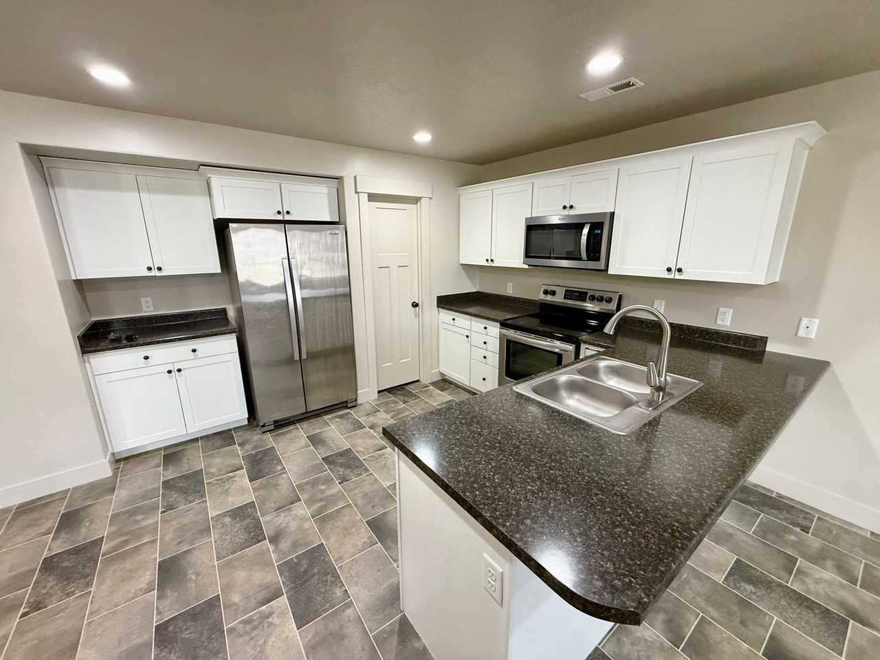 229 N 1275 W - Photo 2 of 33