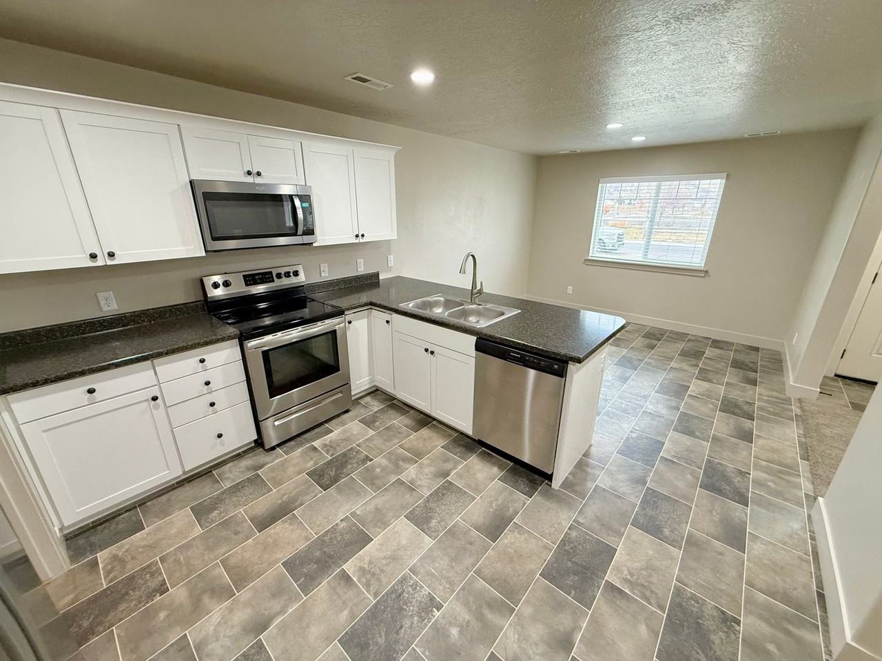 229 N 1275 W - Photo 4 of 33