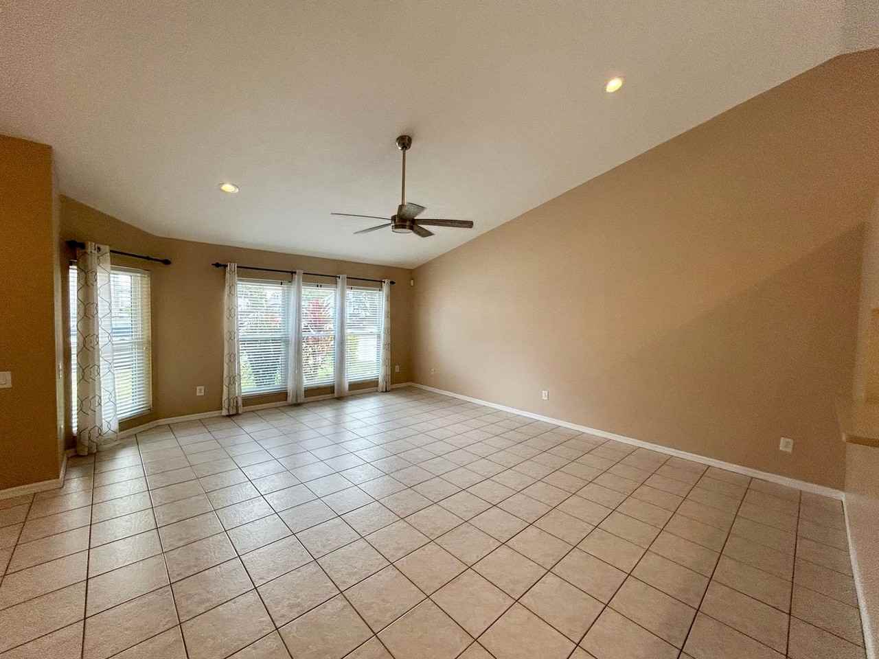 929 Beresford Way - Photo 3 of 19