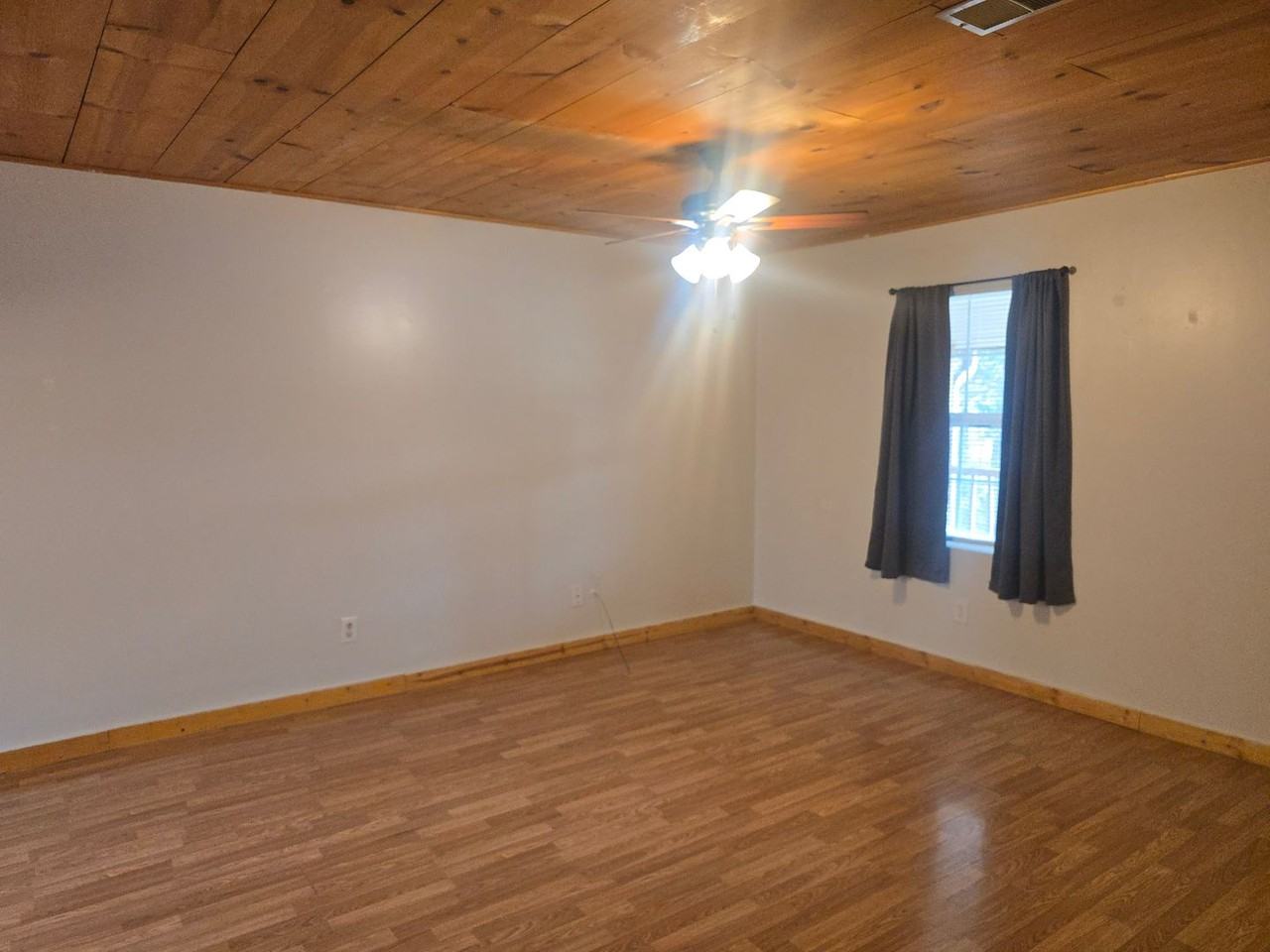 15705 Hallmark Ln - Photo 4 of 16