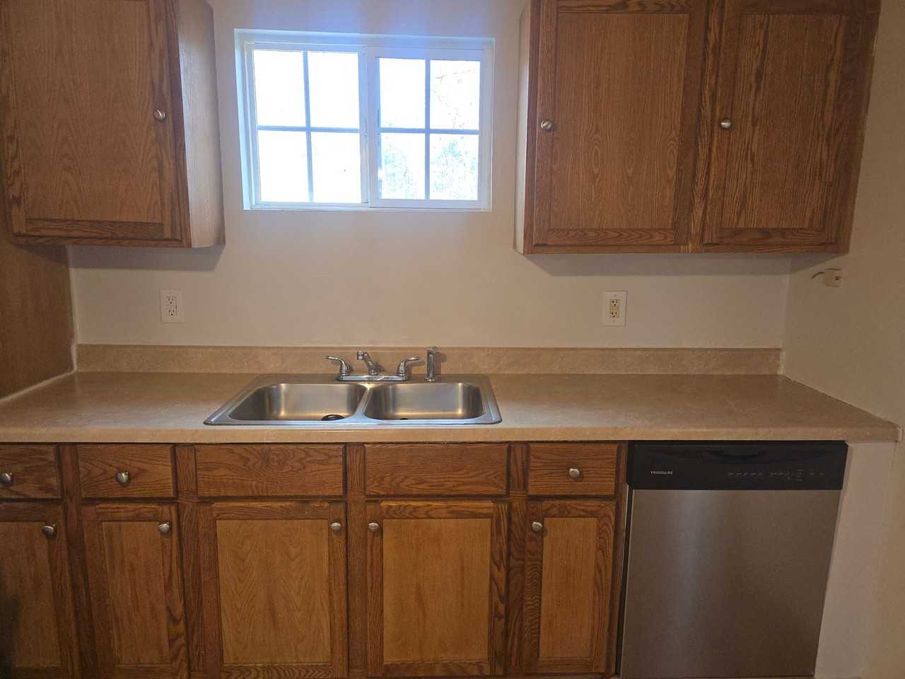 15705 Hallmark Ln - Photo 6 of 16