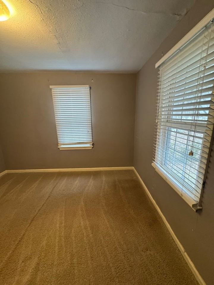 307 Ridgeway Ave - Photo 4 of 10