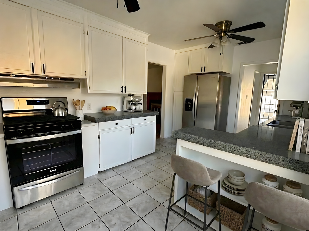 11559 Blix St - Photo 2 of 16