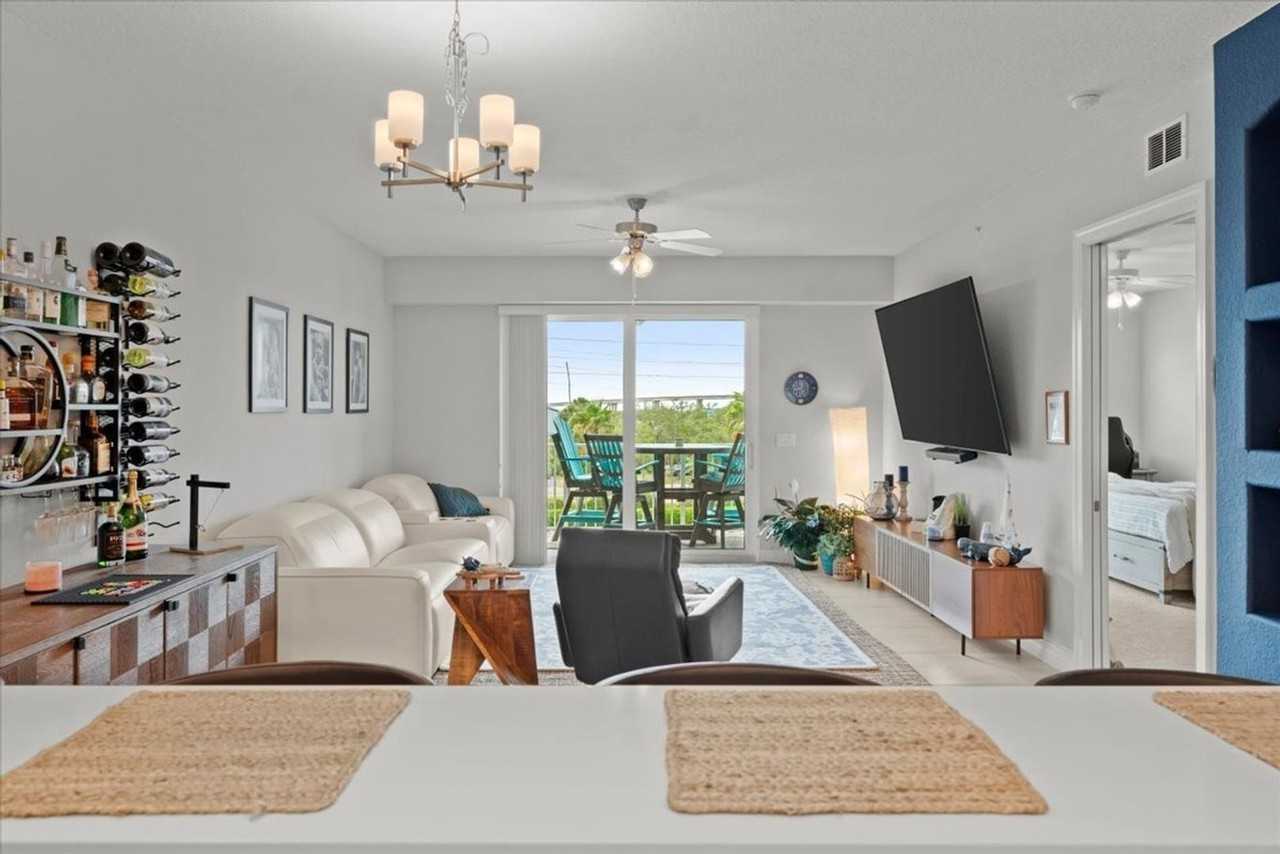 1 Riverwalk Dr - Photo 5 of 41