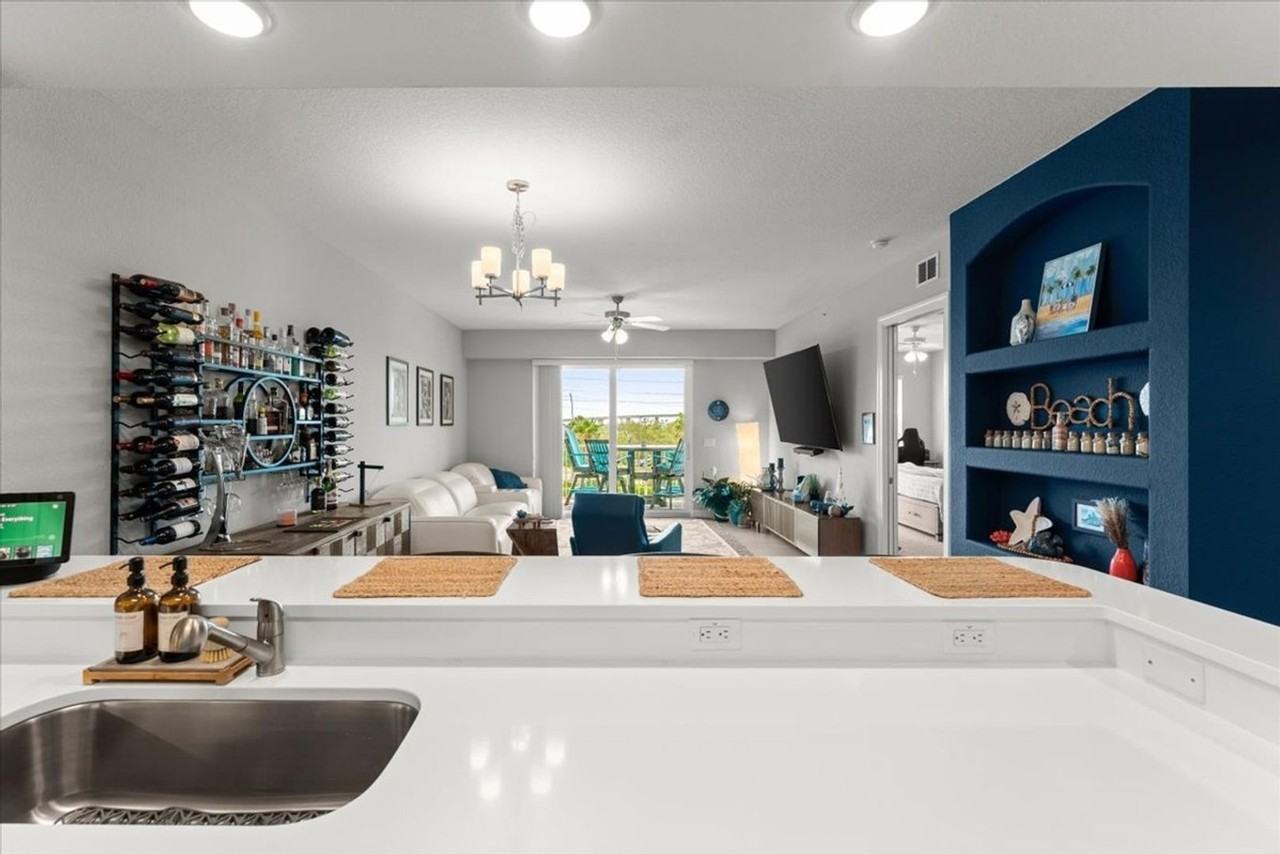 1 Riverwalk Dr - Photo 4 of 41