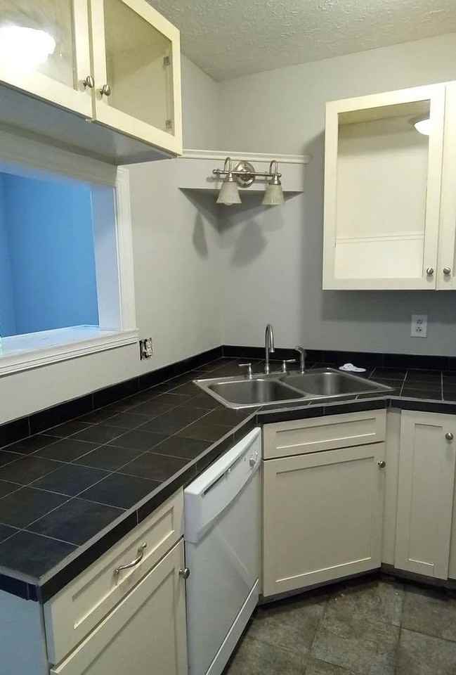 1423 Pierce St - Photo 6 of 17