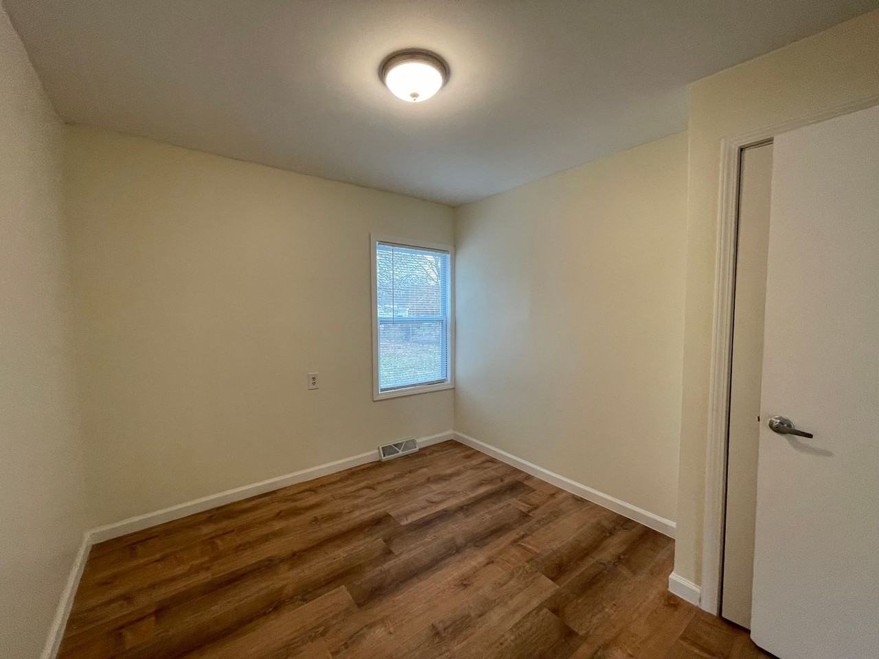 130 Scott St - Photo 4 of 12