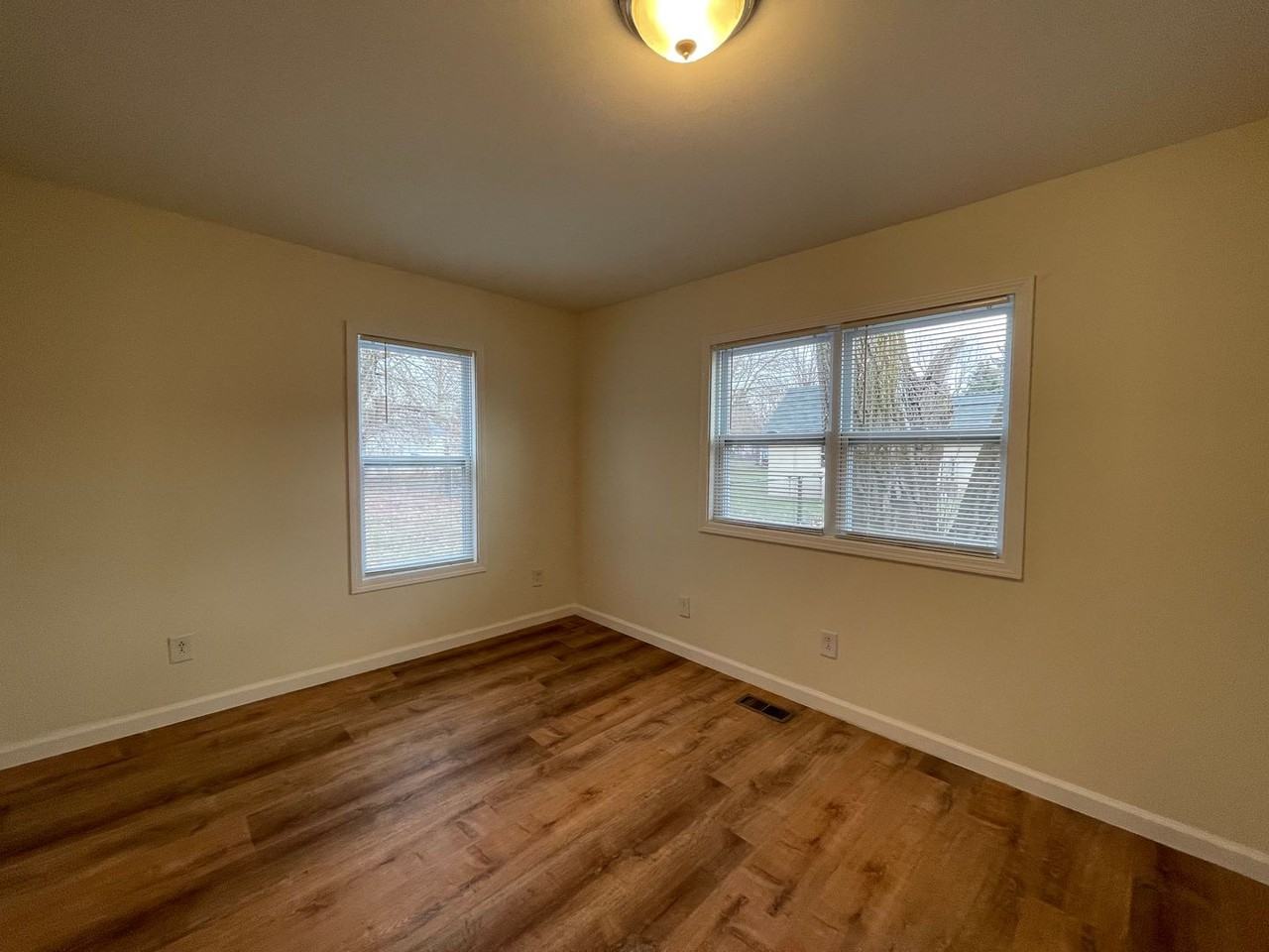 130 Scott St - Photo 5 of 12