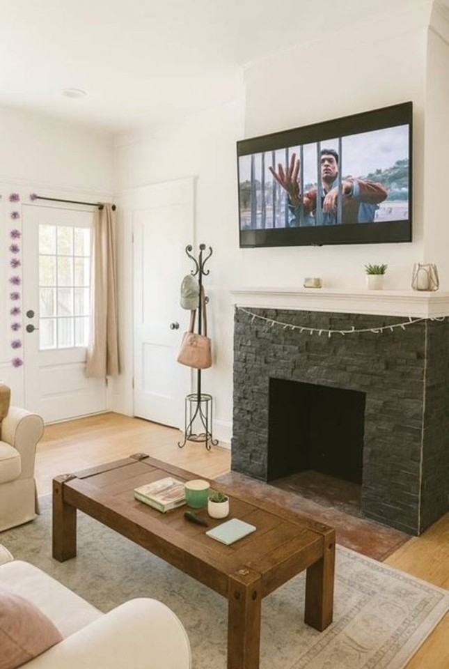 1128 Peach St - Photo 2 of 6