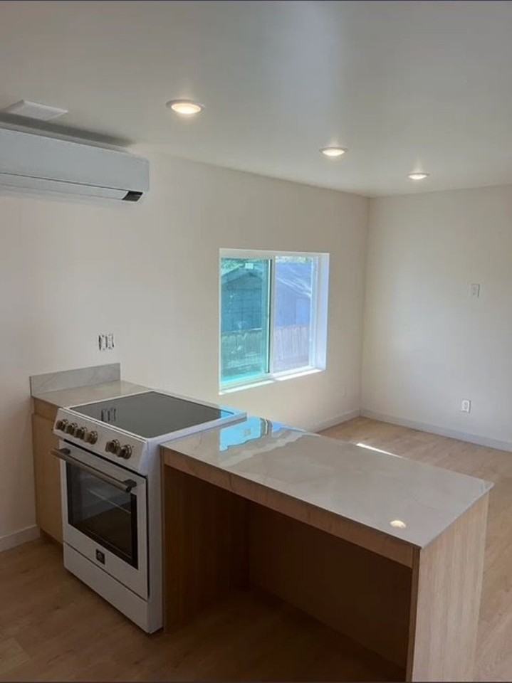 1495 Sydney St - Photo 2 of 8