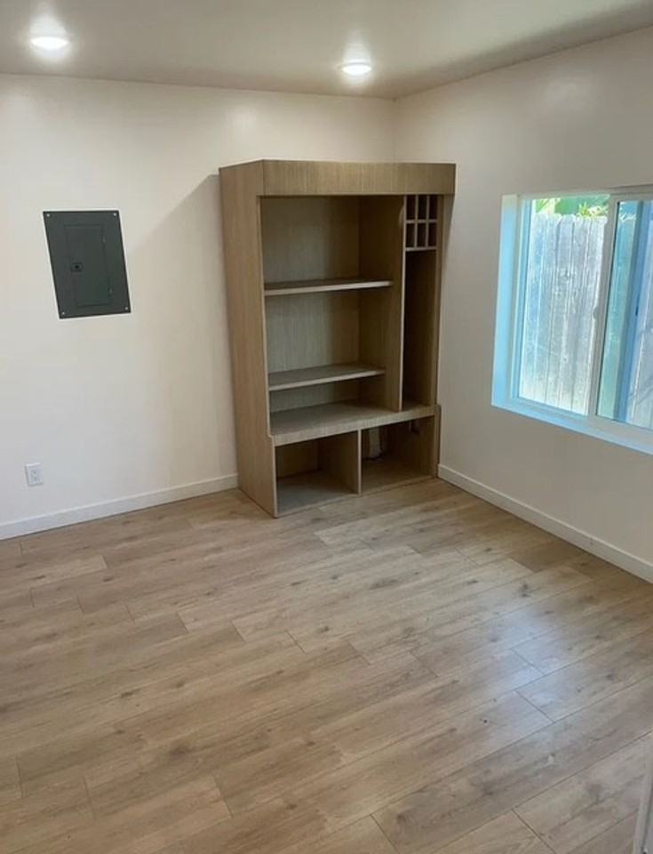 1495 Sydney St - Photo 4 of 8