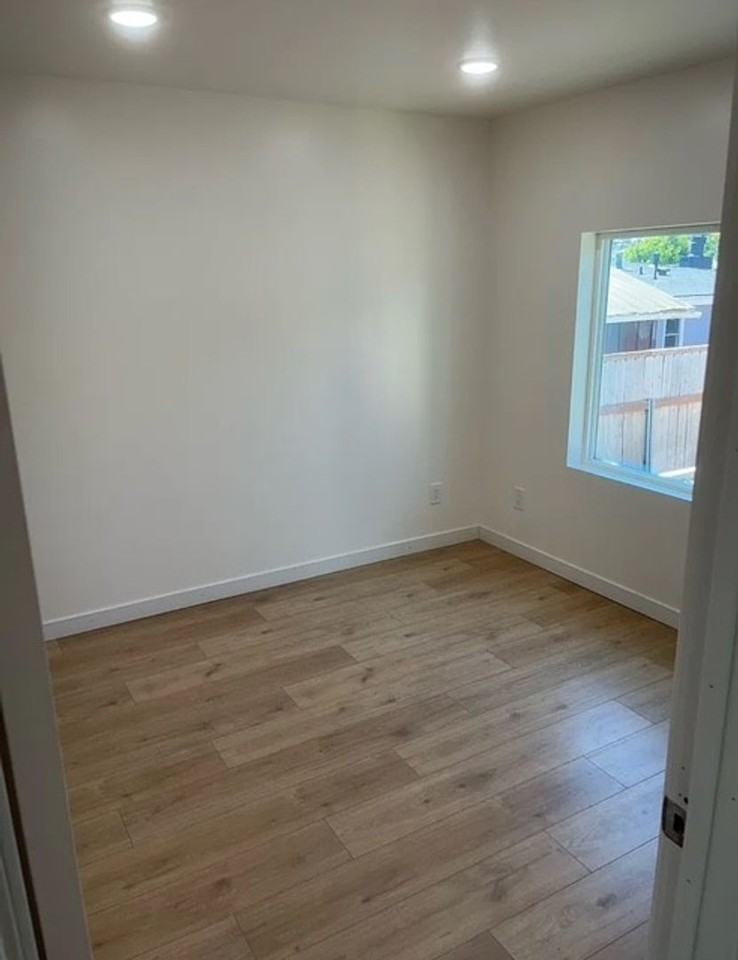 1495 Sydney St - Photo 7 of 8