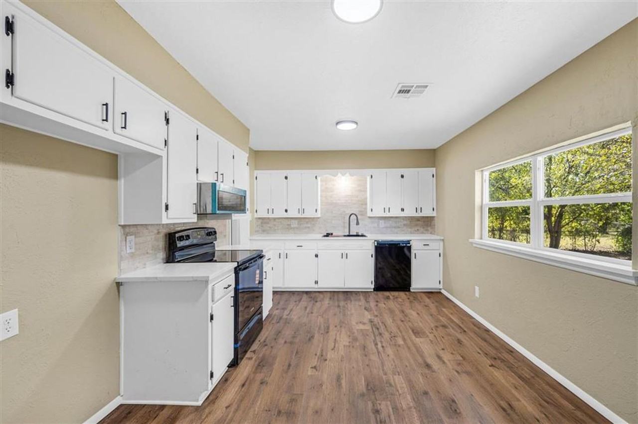 703 Se Sullivan Dr - Photo 4 of 13