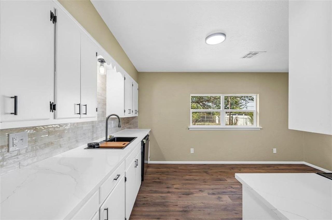 703 Se Sullivan Dr - Photo 7 of 13