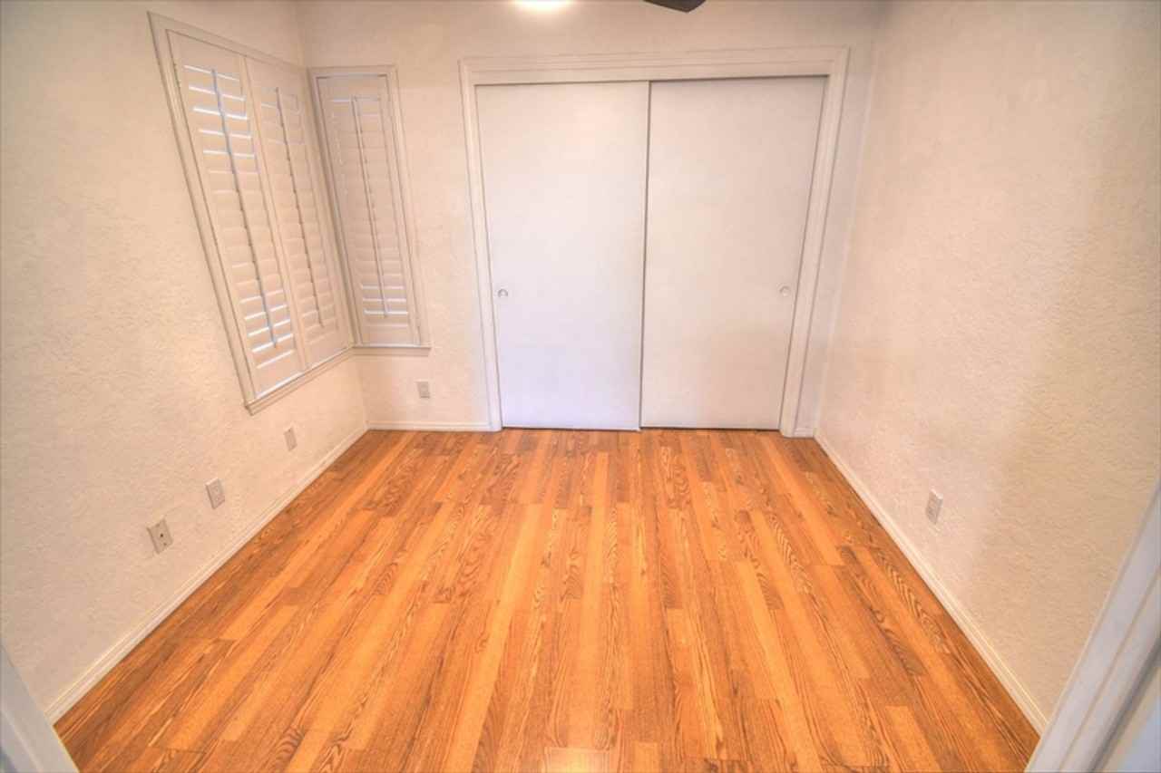 5151 Glenwood Pointe Ln Ne - Photo 4 of 12