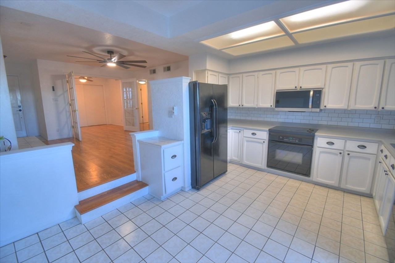 5151 Glenwood Pointe Ln Ne - Photo 6 of 12