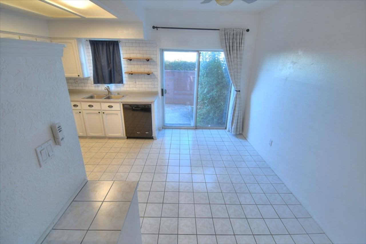 5151 Glenwood Pointe Ln Ne - Photo 7 of 12