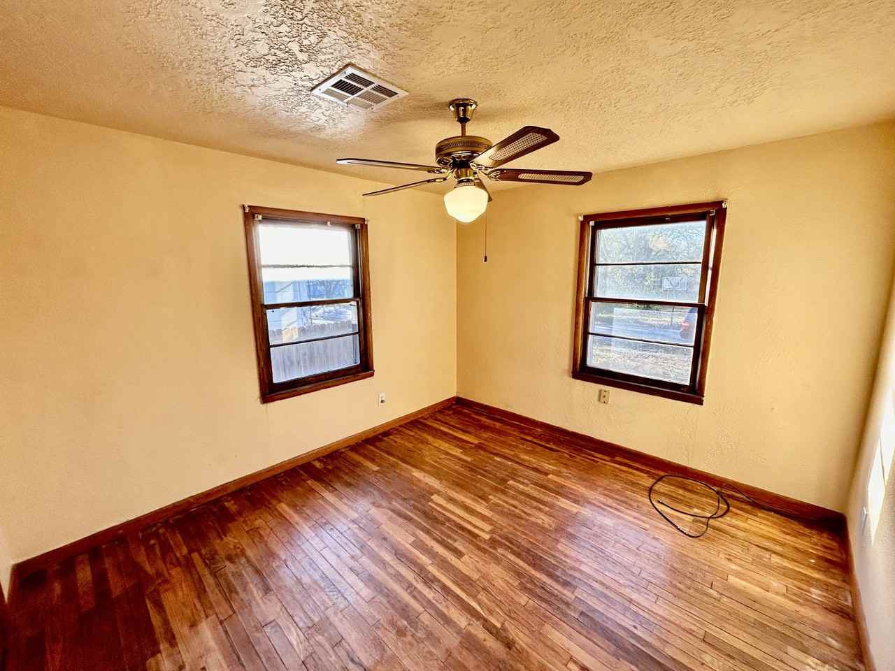 428 W 8th St - Photo 3 of 12