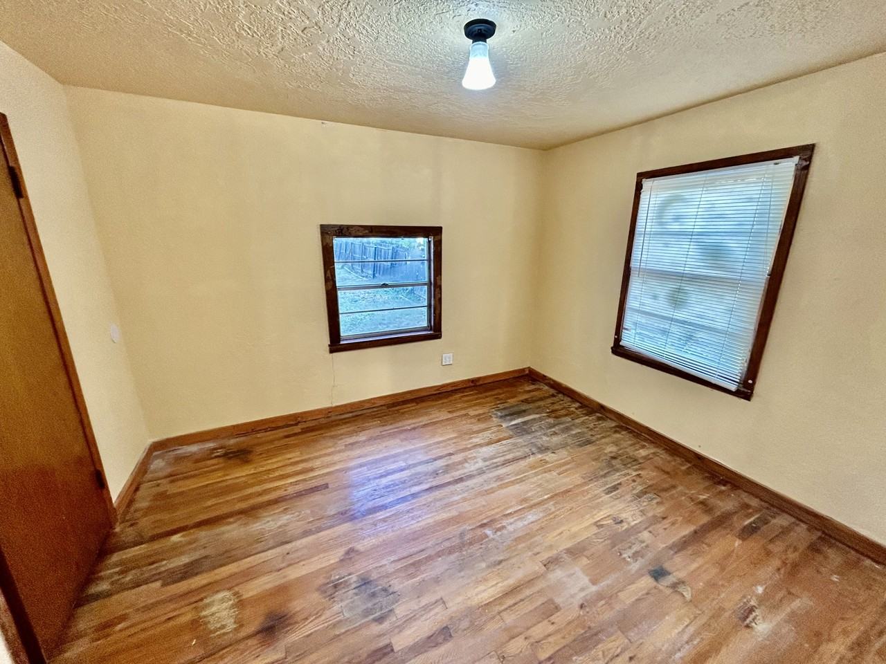 428 W 8th St - Photo 4 of 12