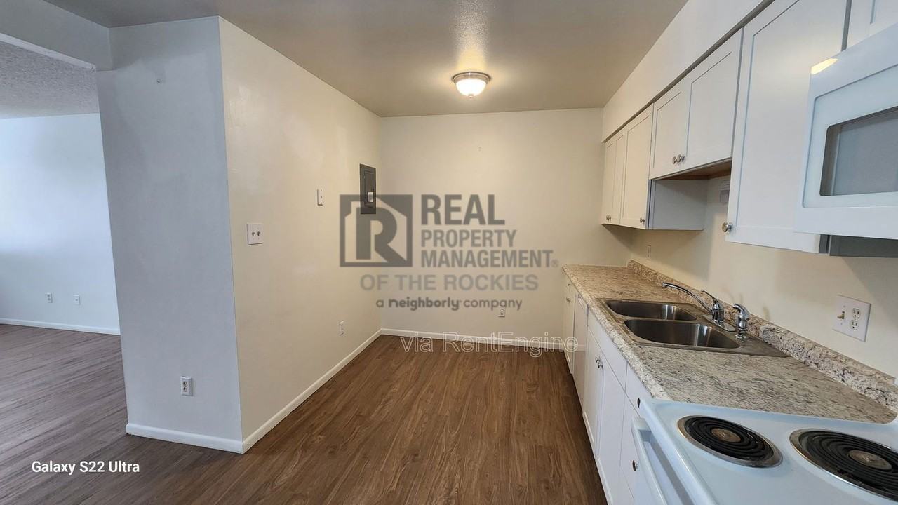 2500 Windwood Dr #E8 - Photo 3 of 25