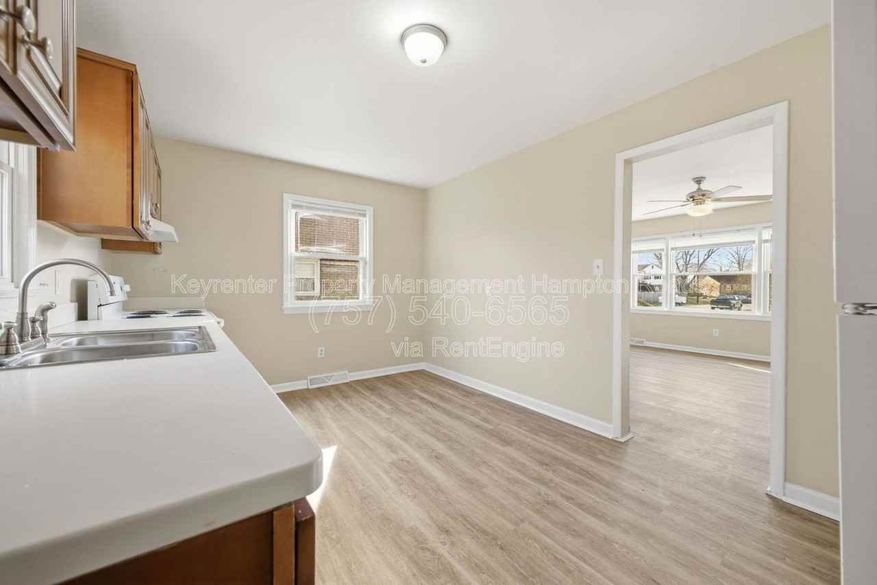 211 Madrid Dr - Photo 5 of 25