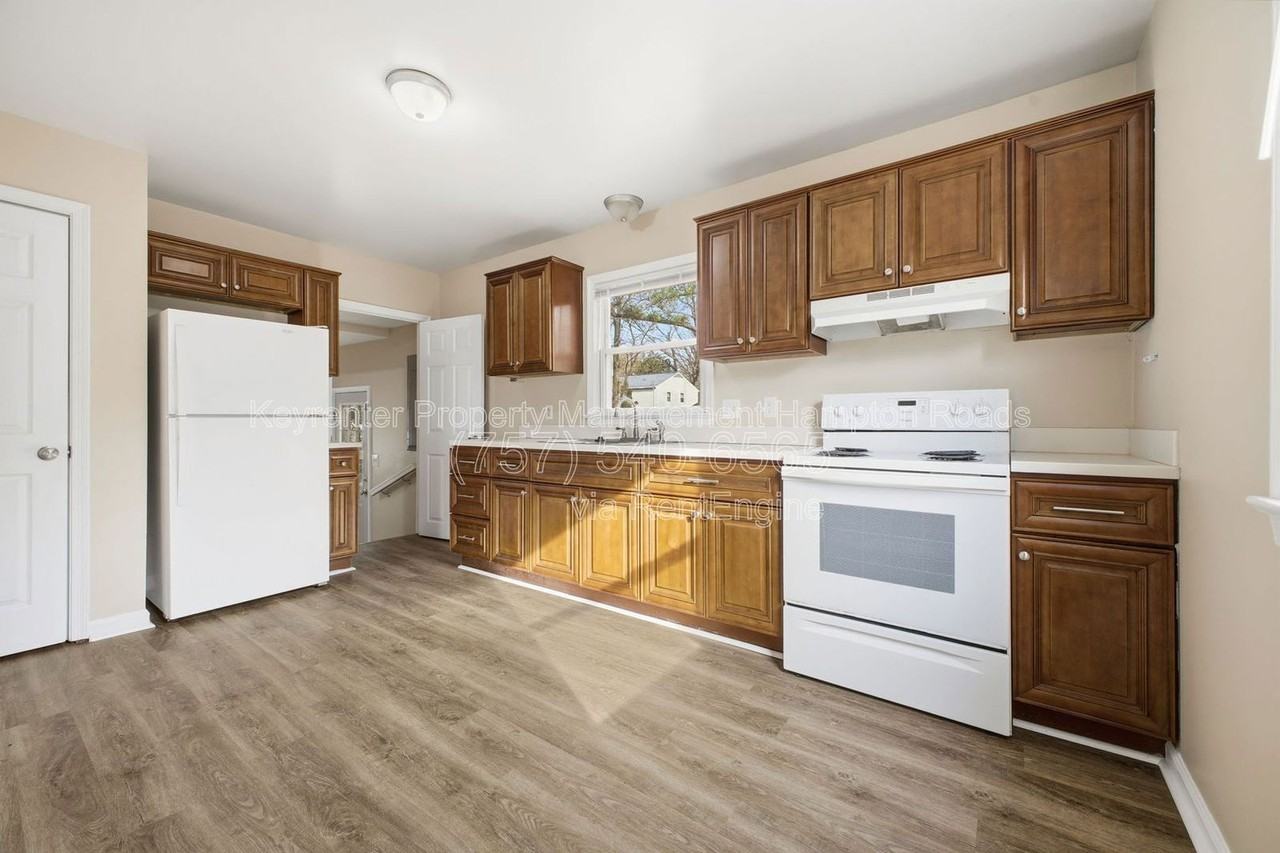 211 Madrid Dr - Photo 6 of 25