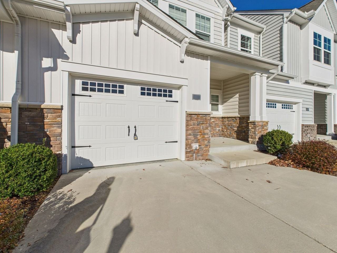 6600 Way Point Dr - Photo 3 of 34