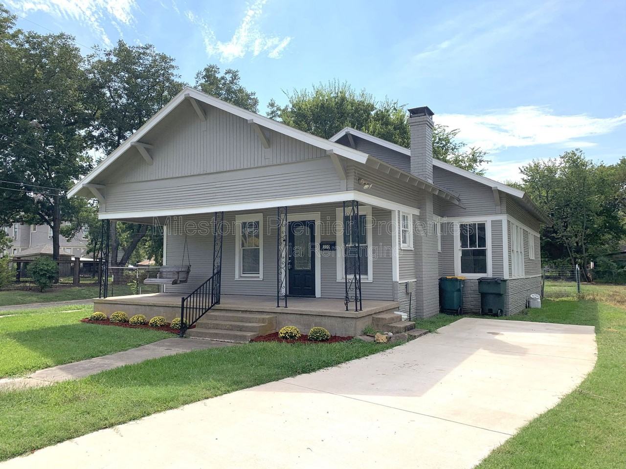 300 W Moore St - Photo 3 of 24