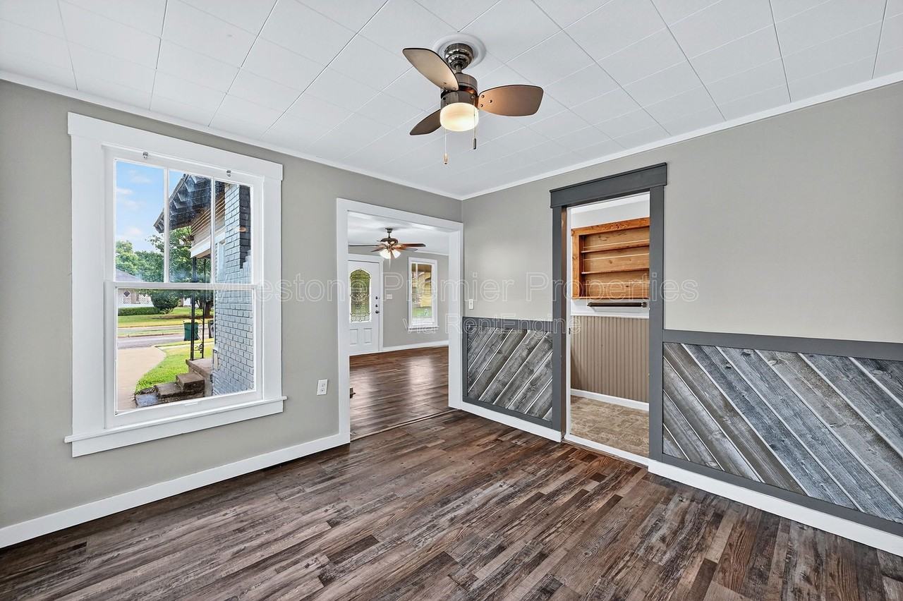 300 W Moore St - Photo 7 of 24