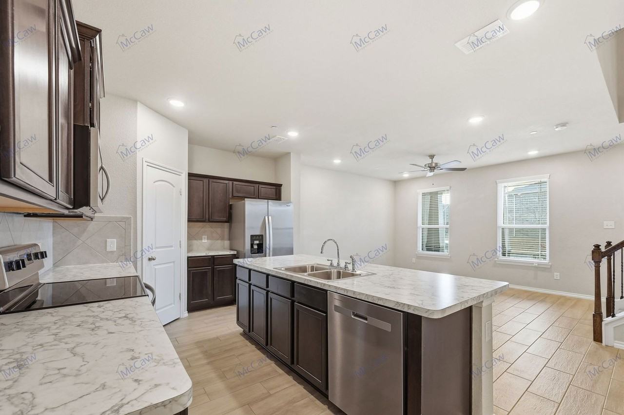 2808 Baneberry Ln #31 - Photo 3 of 25