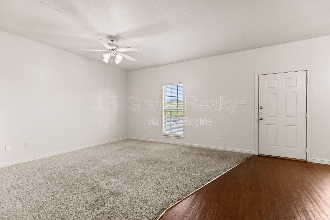 10007 Amber Cir - Photo 5 of 23