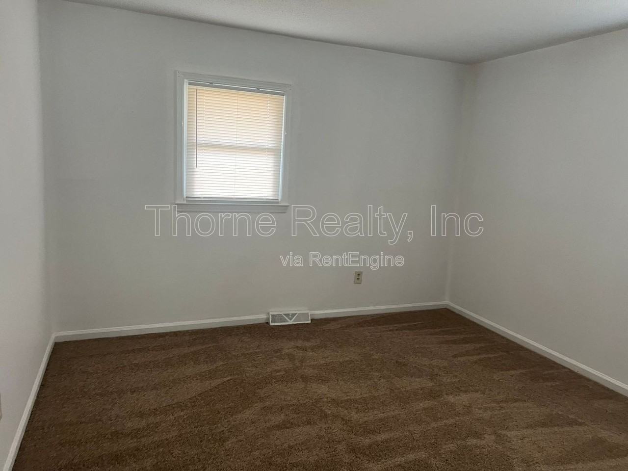 1121 Brownview Dr - Photo 3 of 8