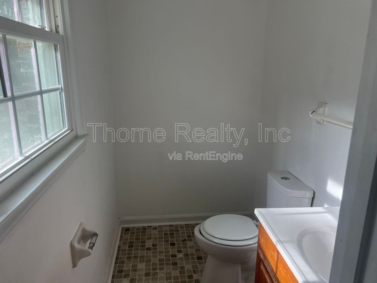 1121 Brownview Dr - Photo 4 of 8