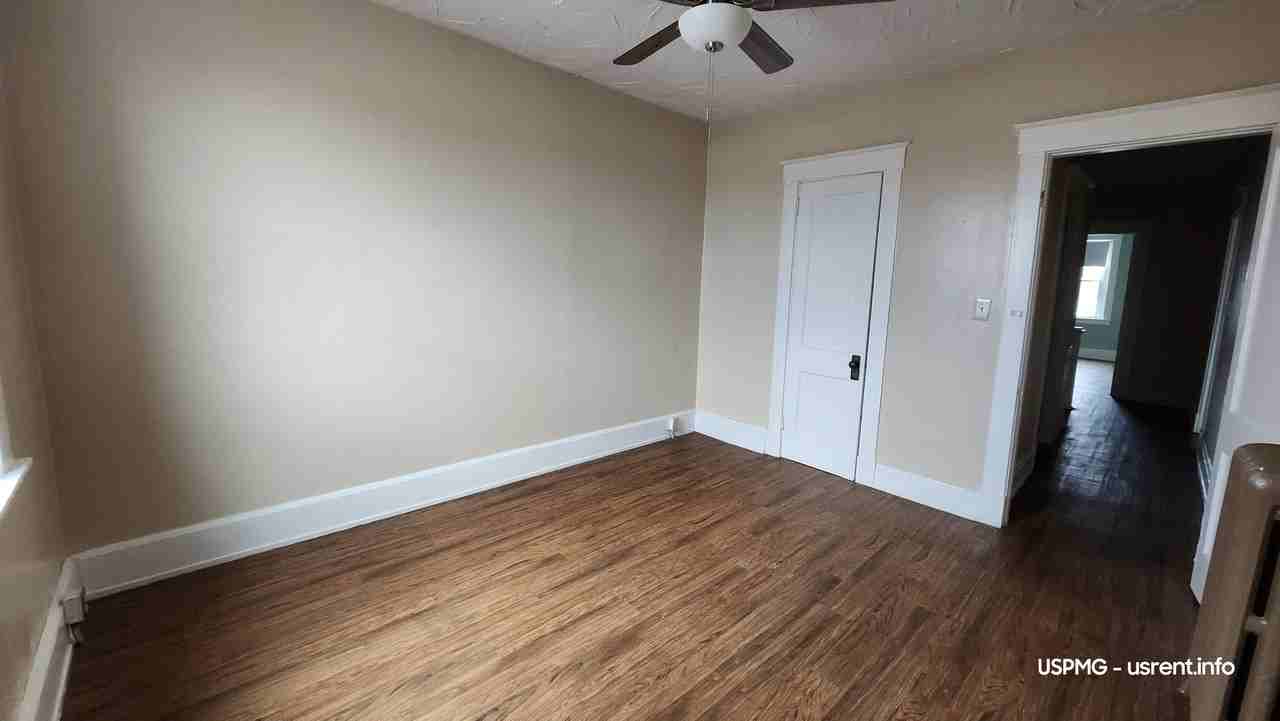 7504 Hamilton Ave - Photo 2 of 11