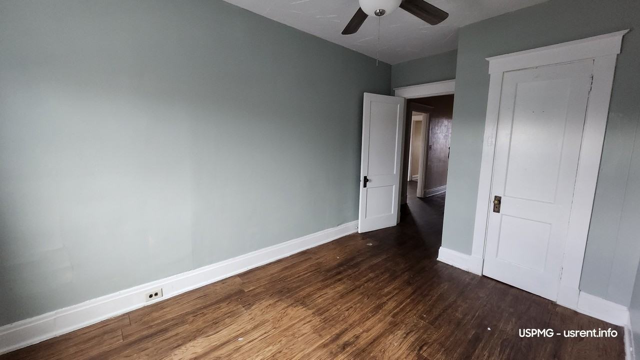 7504 Hamilton Ave - Photo 7 of 11