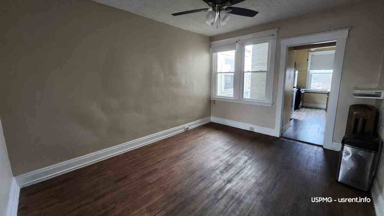 7504 Hamilton Ave - Photo 4 of 11