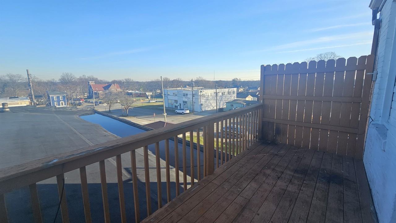 7504 Hamilton Ave - Photo 5 of 11